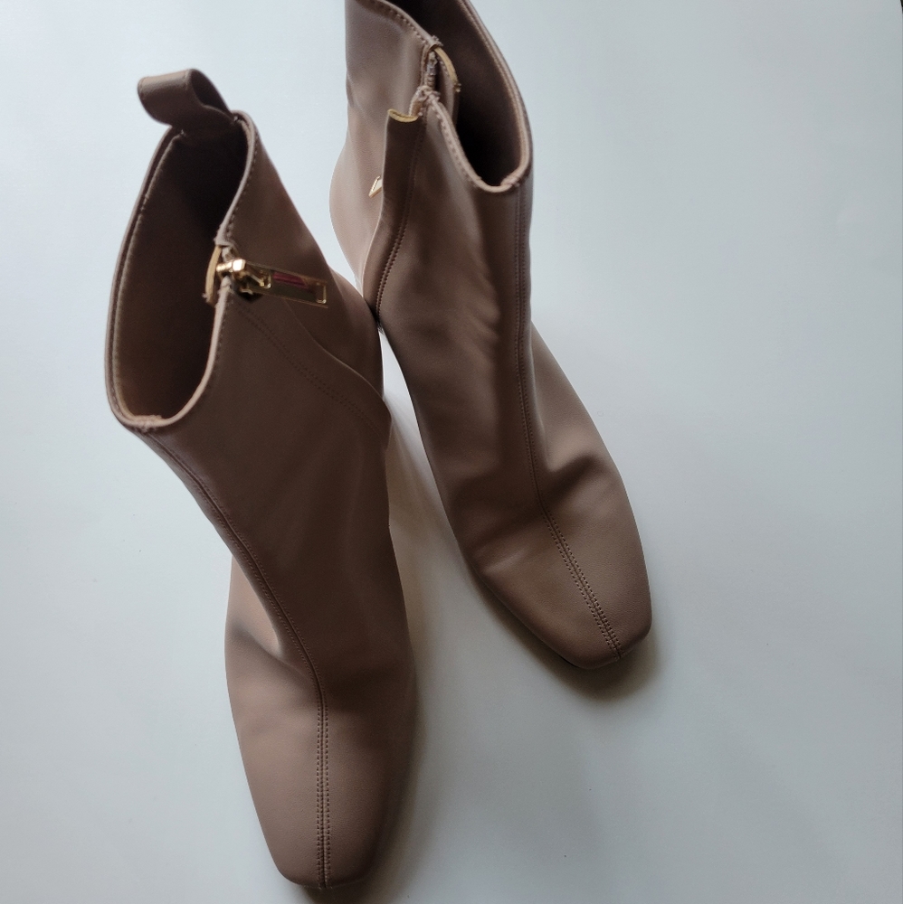H&M PREMIUM SELECTION BEIGE/CREAM COLORED LEATHER ANKLE BOOTS - Picture 8 of 15